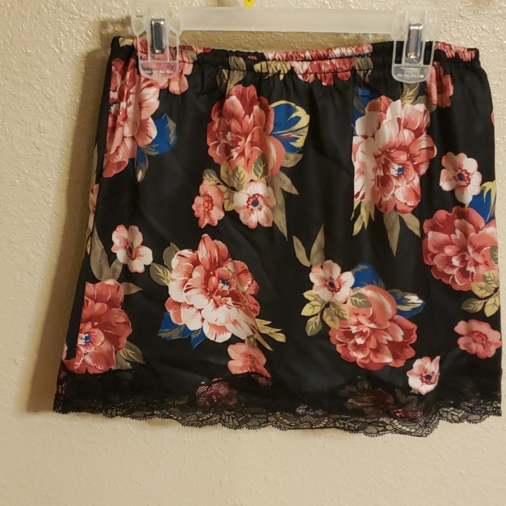 HOLLISTER SKIRT